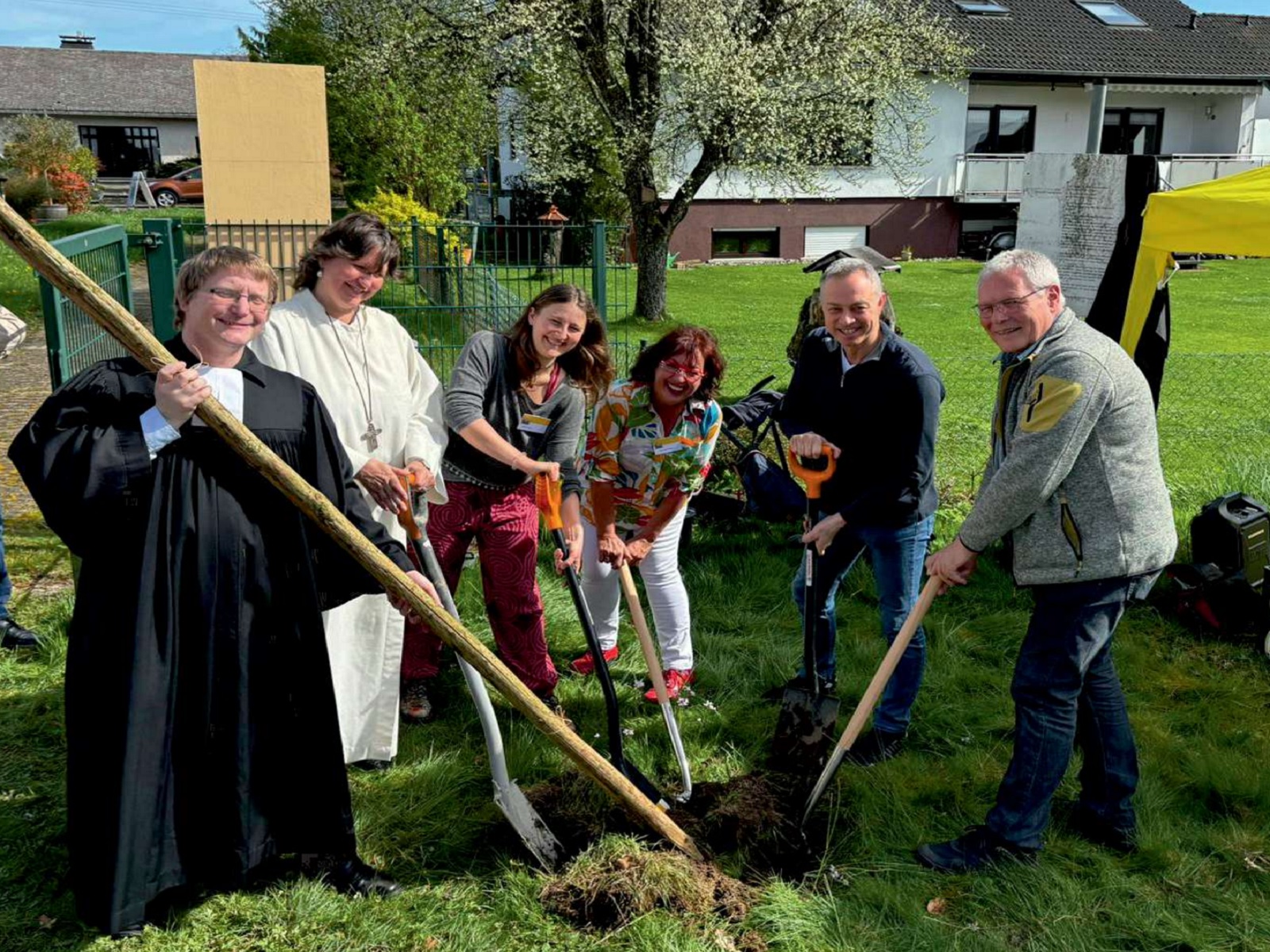Segensreicher Spatenstich (Foto: Reinhard Janiak)