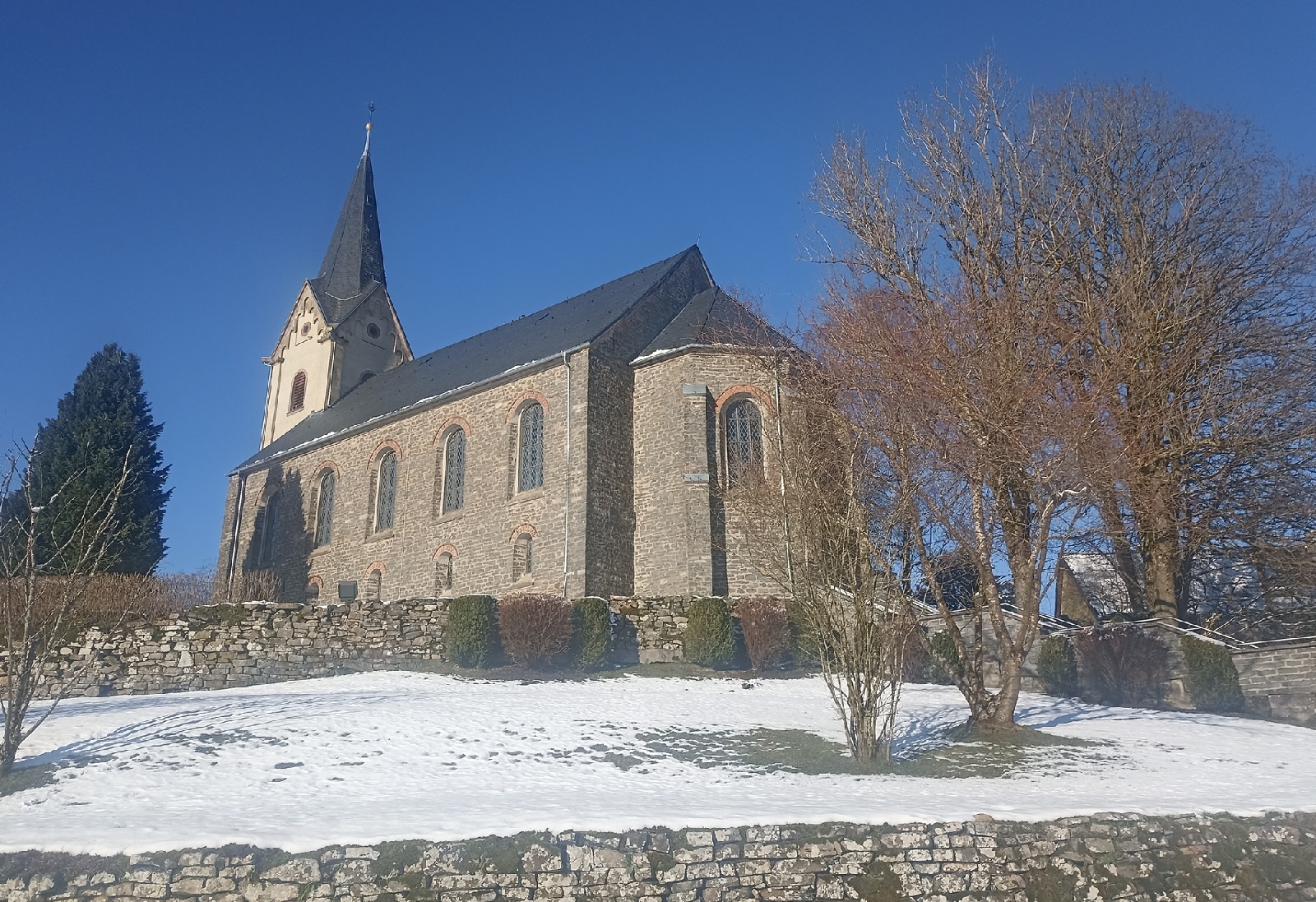 Feierliche Wiedererffnung der Kirche in Kirburg