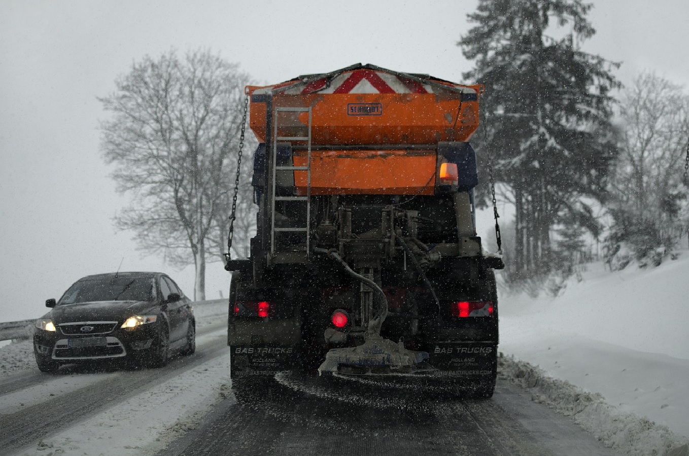 Winterdienst in Rheinland-Pfalz auf Hochtouren: Alle Fahrzeuge in Bereitschaft