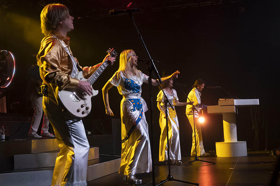 ABBA Gold begeisterte im Kulturwerk Wissen. Impressionen vom Konzert fotografiert von Wolfgang Tischler