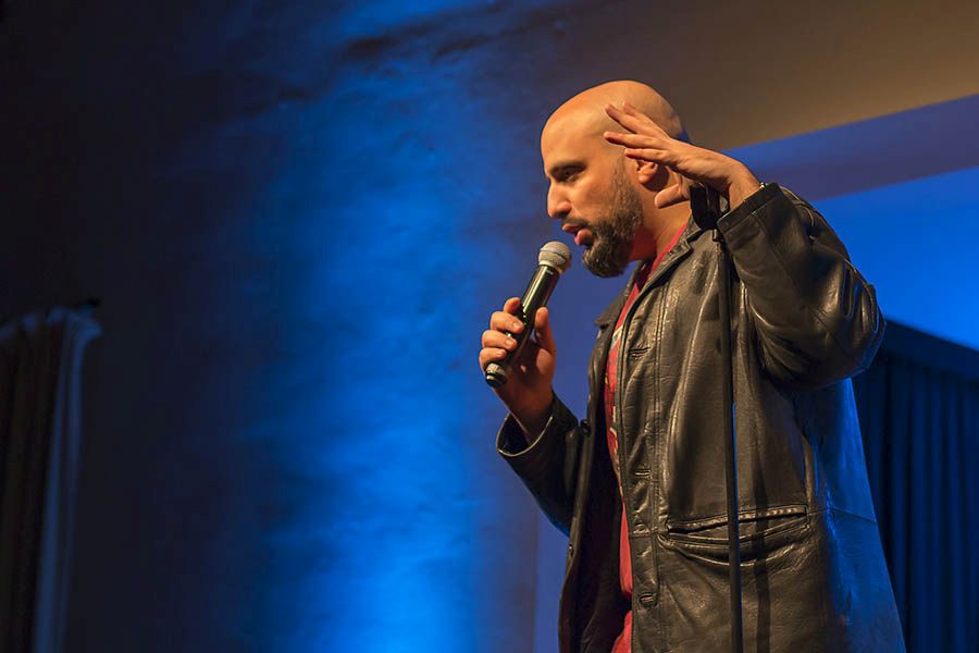 Abdelkarim auf der Bhne der Hachenburger Stadthalle. Fotos: Helmi Tischler-Venter