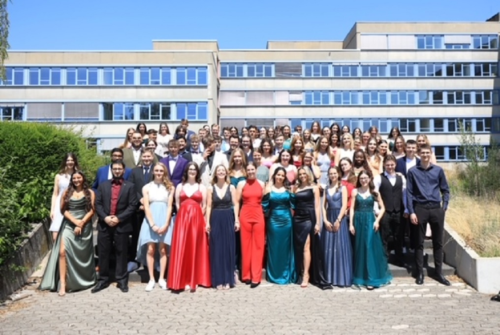 Ludwig-Erhard-Schule in Neuwied feiert ihre Abiturienten 