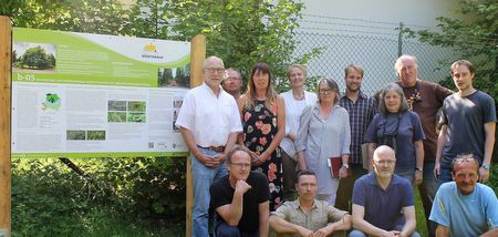 Die Beteiligten freuen sich ber die erfolgreiche Durchfhrung der Pflege- und Erhaltungsmanahmen. (Foto: Verbandsgemeinde Montabaur) 