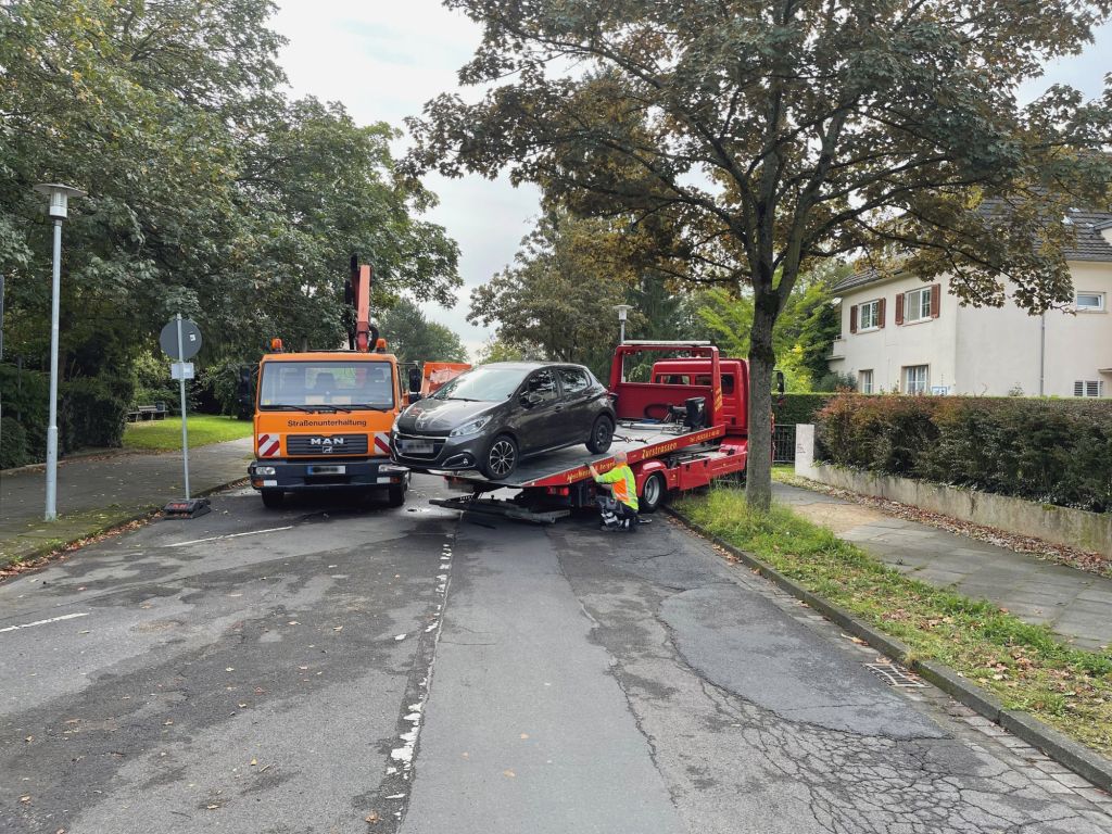 Abschleppaktion wegen vorbergehender Halteverbote in Bad Honnef. Foto: privat