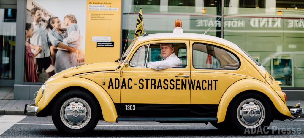 Herbert Fuss, Leiter der Abteilung Verkehr und Technik beim ADAC Mittelrhein e.V., gibt Tipps, wie man sein Auto fit fr Frhjahr und Sommer macht. Foto: ADAC