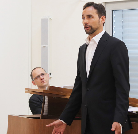 Kunstlied auf hohem Niveau gab es mit Bariton Bjrn Adam und Pianist Andrs Orbn im Stadthaus Selters zu hren. (Foto: Rita Steindorf)