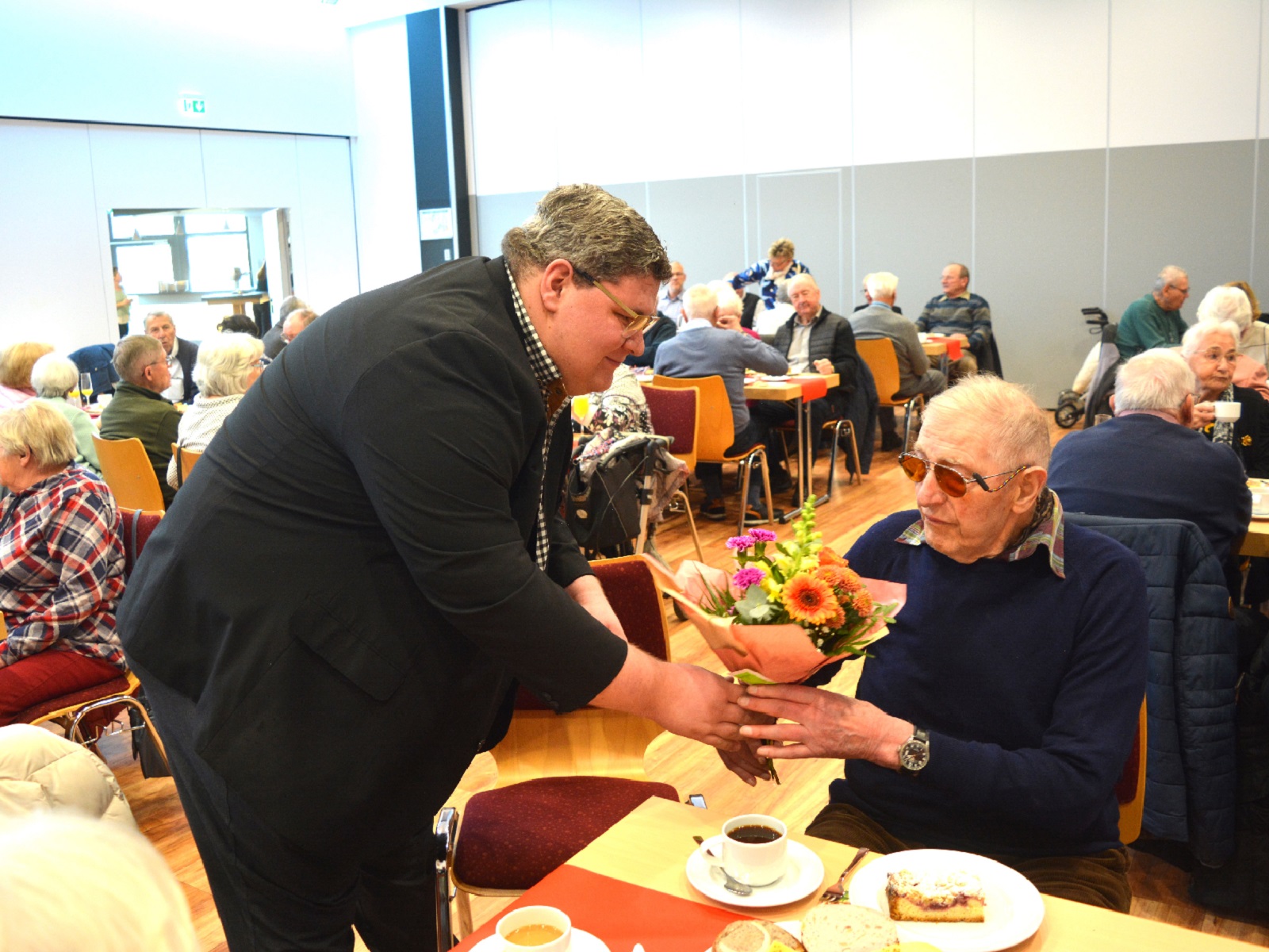 Friedrich Rhensius, mit 96 Jahren der lteste Besucher der Feier. (Alle Fotos: Wolfgang Rabsch)