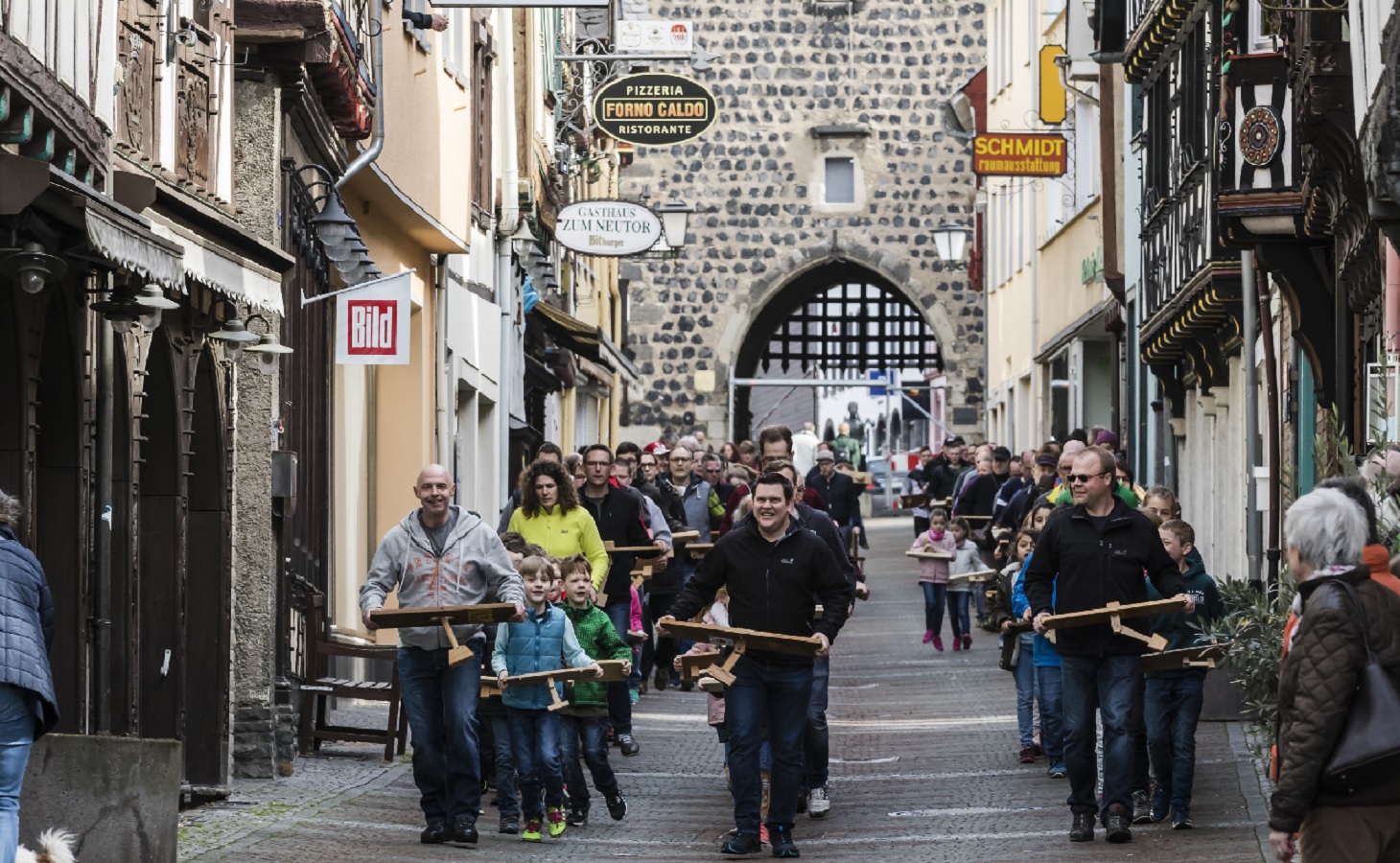 Die Tradition lebt weiter: Linzer Klapperlauf 2024