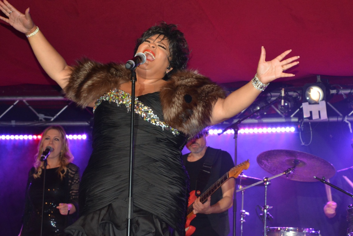 Spiegelzelt in Altenkirchen lie Aretha Franklin wieder auferstehen
