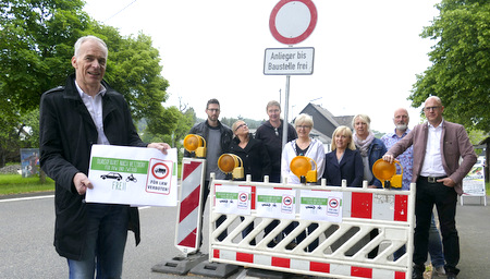 Es knnte so einfach sein: Die Vertreter der Betzdorfer Aktionsgemeinschaft schlagen ein Schild vor, das ganz deutlich beschreibt, das die Innenstadt auf direktem Weg per PKW erreichbar ist. (Foto: GW) 