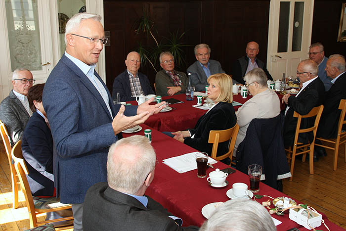 Die Mitglieder der Senioren Union Neuwied erhielten einen spannenden Einblick in die aktuelle Arbeit von Landrat Achim Hallerbach. Fotos: CDU