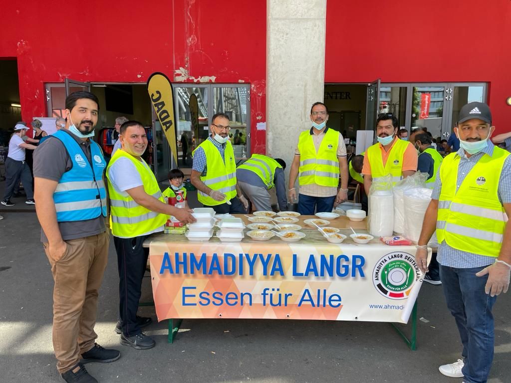 Ahmadiyya Gemeinde Neuwied kocht Essen fr die Helfer. Fotos: privat
