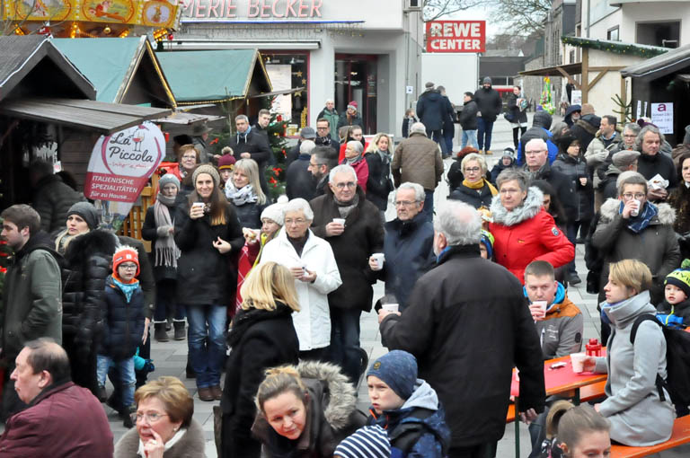 Der Weihnachtsmarkt in Altenkirchen war gut besucht. (Fotos: kk)