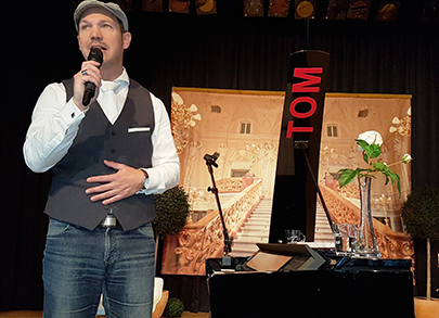 Tom Alaska sang Udo Jrgens im KDH in Horhausen. Fotos: Seniorenakademie