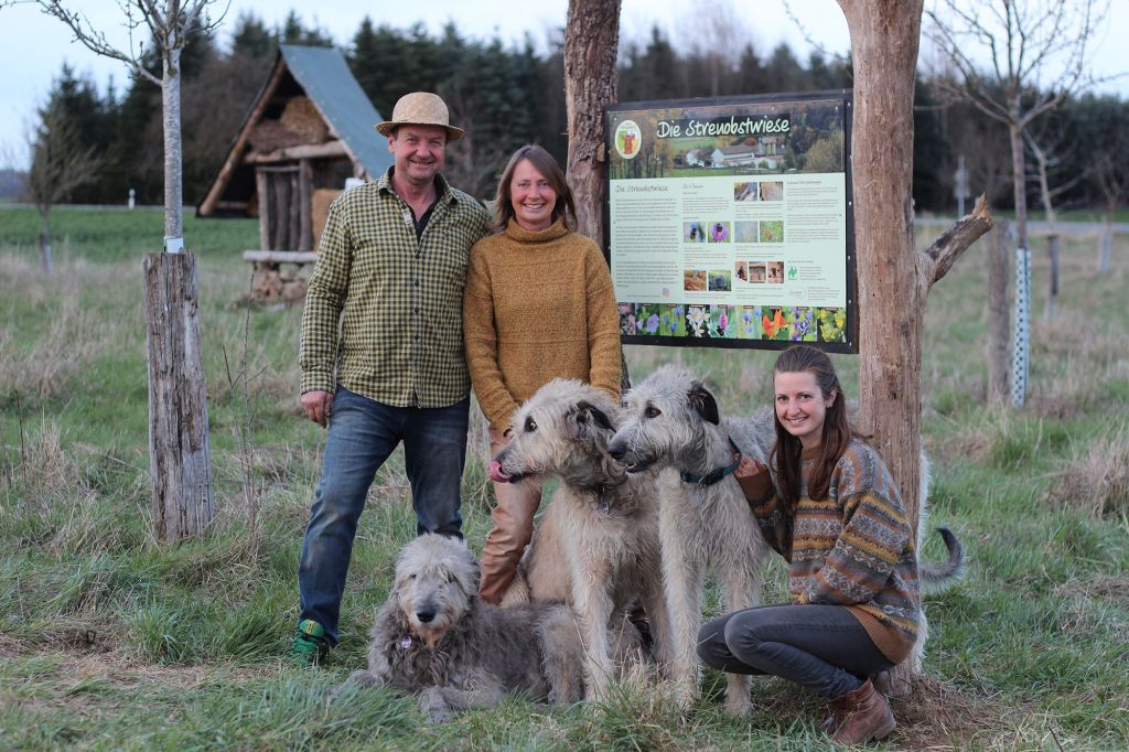 Familie Aller vom Naturland Wiesenhof in Maxsain. Fotos: NABU