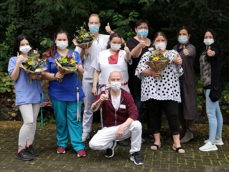 Von links nach rechts: Sarah Srock, Sabrina Zimmer, Andre Theis, Tatjana Holler (WBL), Sandra Zartmann (stellv. PDL/ QB), Alexandra Pepe, Annette Jnisch (EL), Alexandra Schiefer (PDL) und hockend in der 1. Reihe Pascal Krmer. Foto: privat