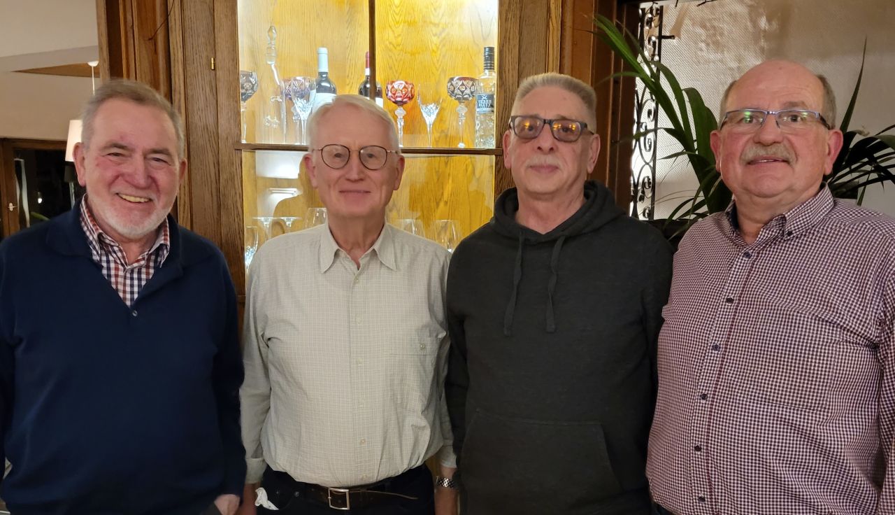 Der Vorstand der Volleyball Alte Herren Rheinbreitbach von links: Ehrenvorsitzender Falk Ungerland, Dr. Heinz Schmitz, Pressewart und Chronist, der neue Vorsitzende Wilfried Wirz und Schatzmeister Dieter Flother. Foto: privat