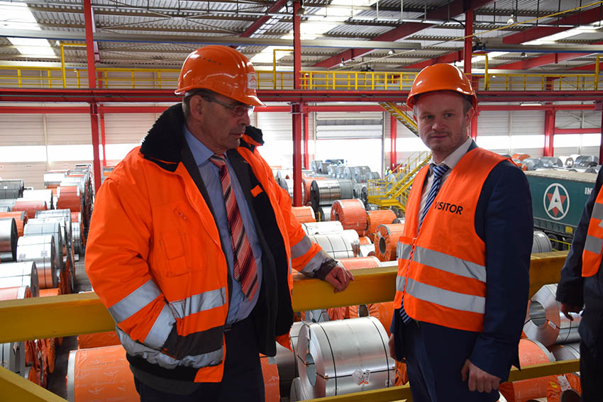 Arcelor-Mittal Geschftsfhrer Friedrich Raffauf (links) mit Neuwieds OB Jan Einig im Gesprch. Fotos: Arcelor-Mittal