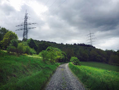 Blick auf die Stromtrasse bei Alsdorf, Baubeginn ist in Brachbach. Foto: Archiv AK-Kurier