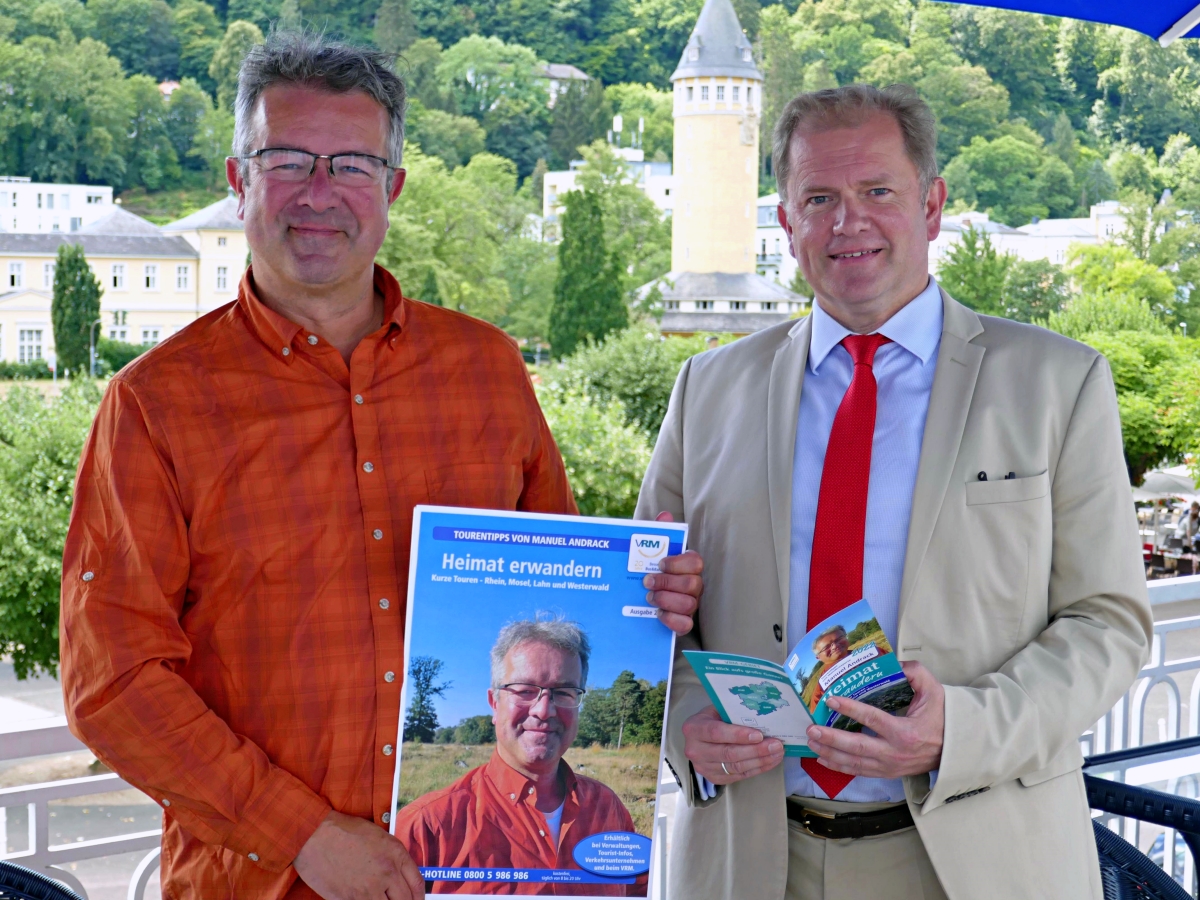 Fotos (v.l.n.r.): Autor Manuel Andrack, VRM-Geschftsfhrer Stephan Pauly. (Foto: Verkehrsverbund Rhein-Mosel)