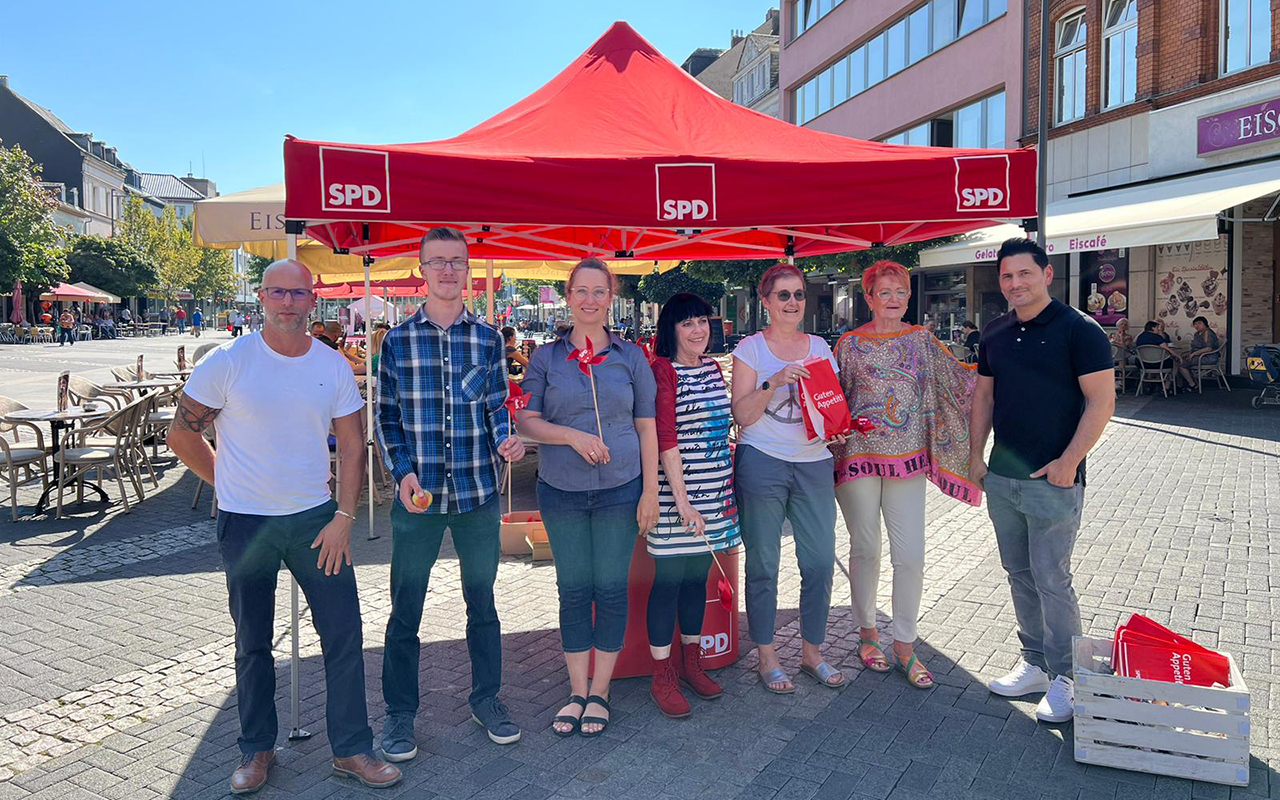 Infostand des Arbeitskreises Klimaschutz und Umwelt kommt gut bei den Brgern an