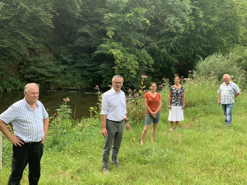 MdL Hendrik Hering bei der Muschelaufzuchststation ARGE Nister, die vom Land mit 100.000 Euro gefrdert wird. Fotos: privat