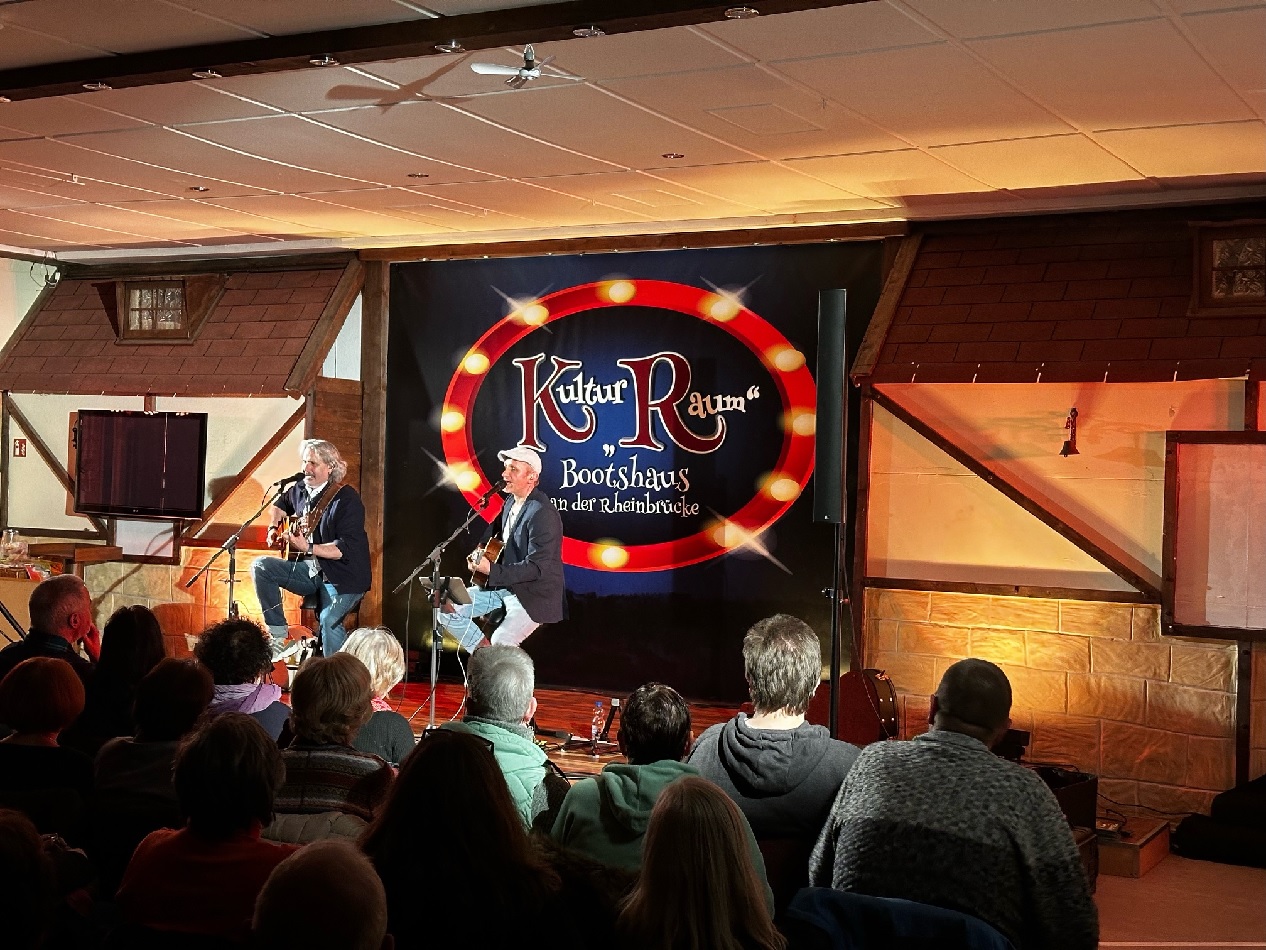 Magische Atmosphre im Bootshaus: Simon & Garfunkel Coverband entzckt Neuwieder Publikum