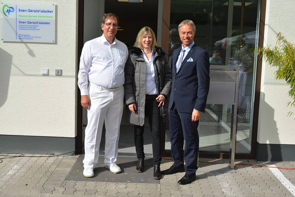 Volksfeststimmung bei Hausarztpraxiserffnung Sven Wacker in Breitenau