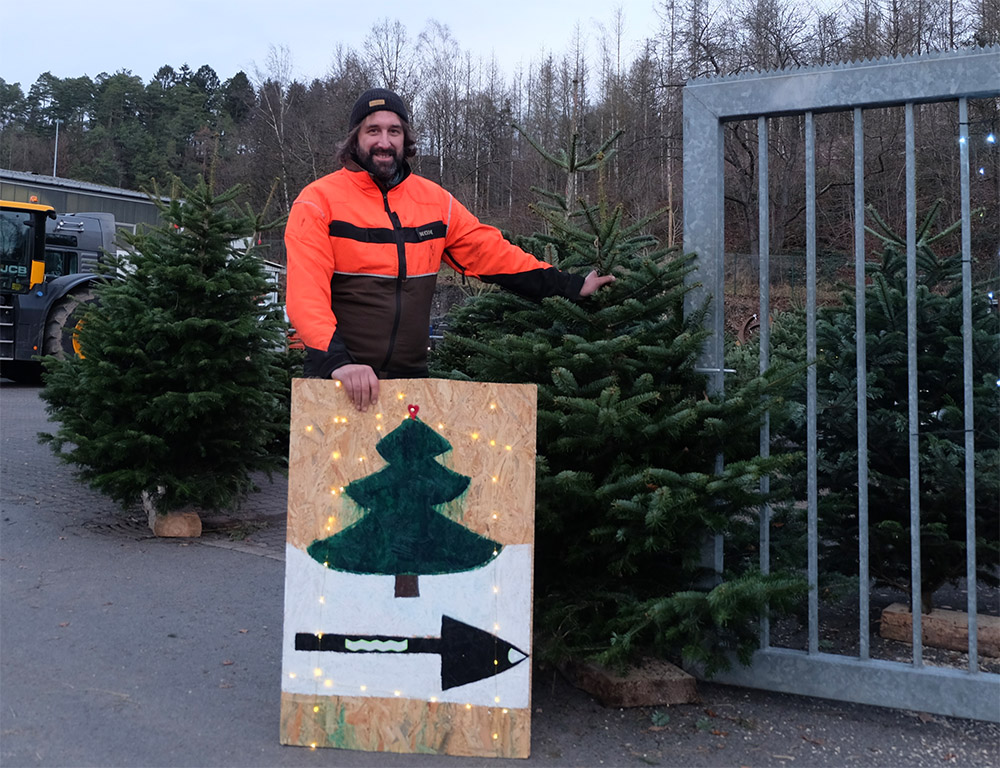 Hoffmann-Holz in Katzwinkel: Spendenaktion 2022 "Weihnachtsbaum mit Herz"