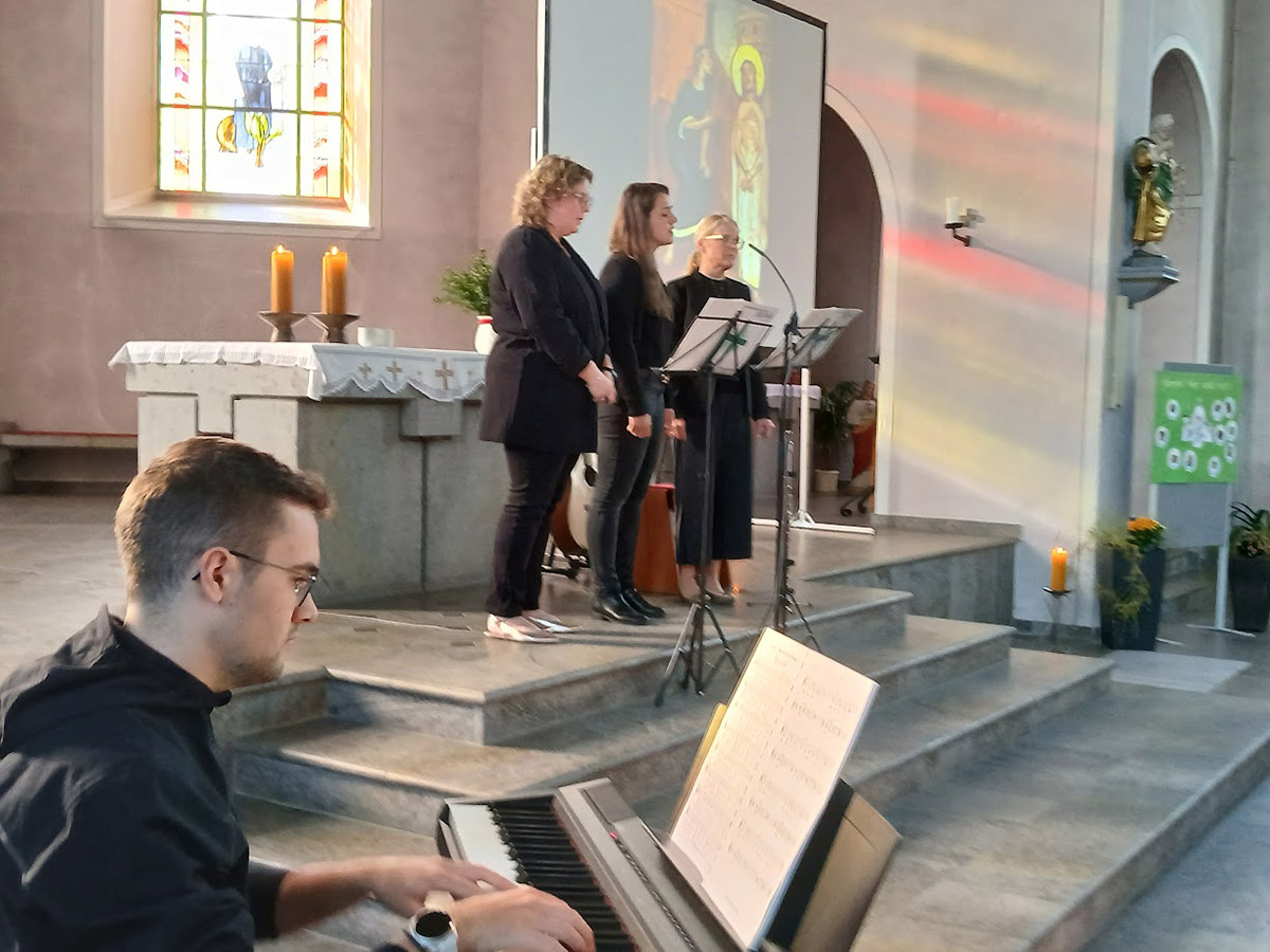 Musikalischer Kreuzweg in Hellenhahn-Schellenberg: Ein bewegendes Erlebnis