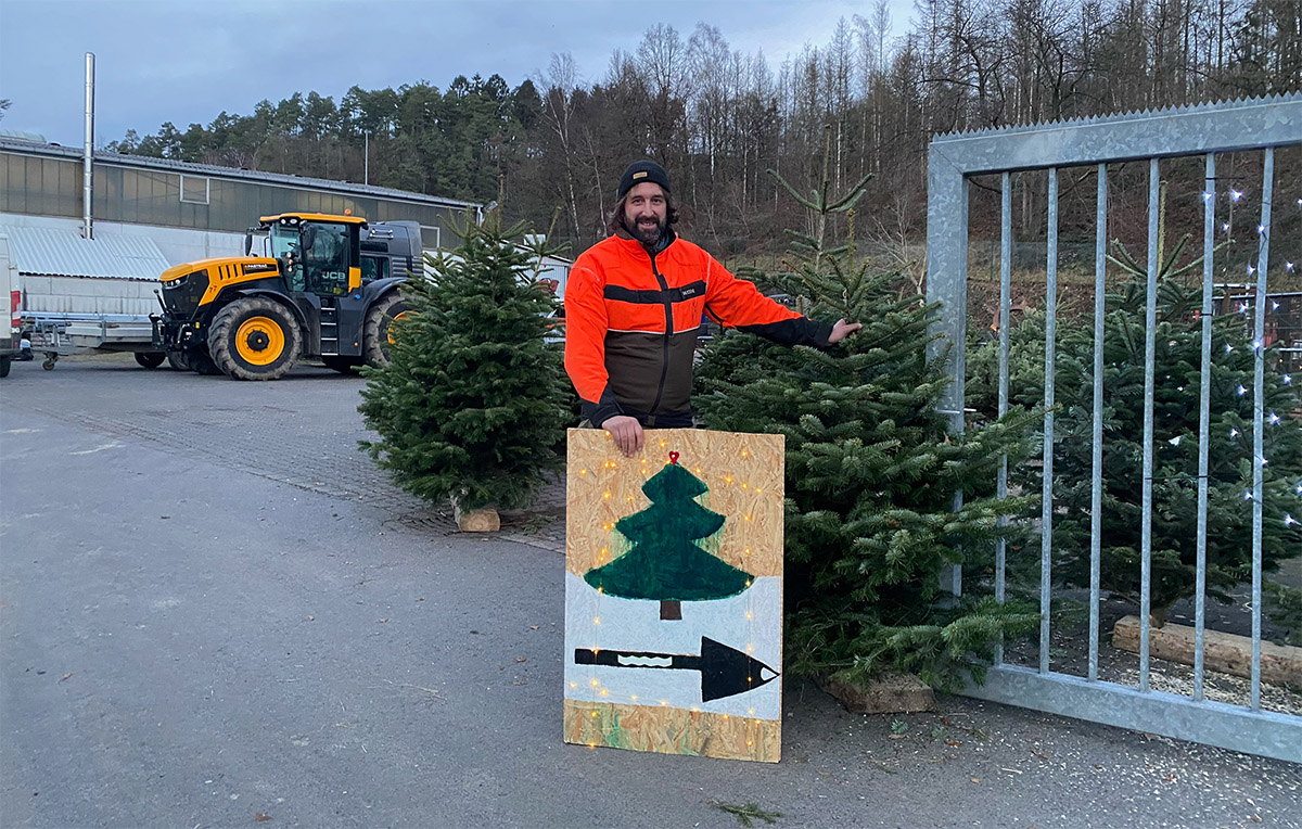 Hoffmann-Holz in Katzwinkel: Spendenaktion "Weihnachtsbaum mit Herz"