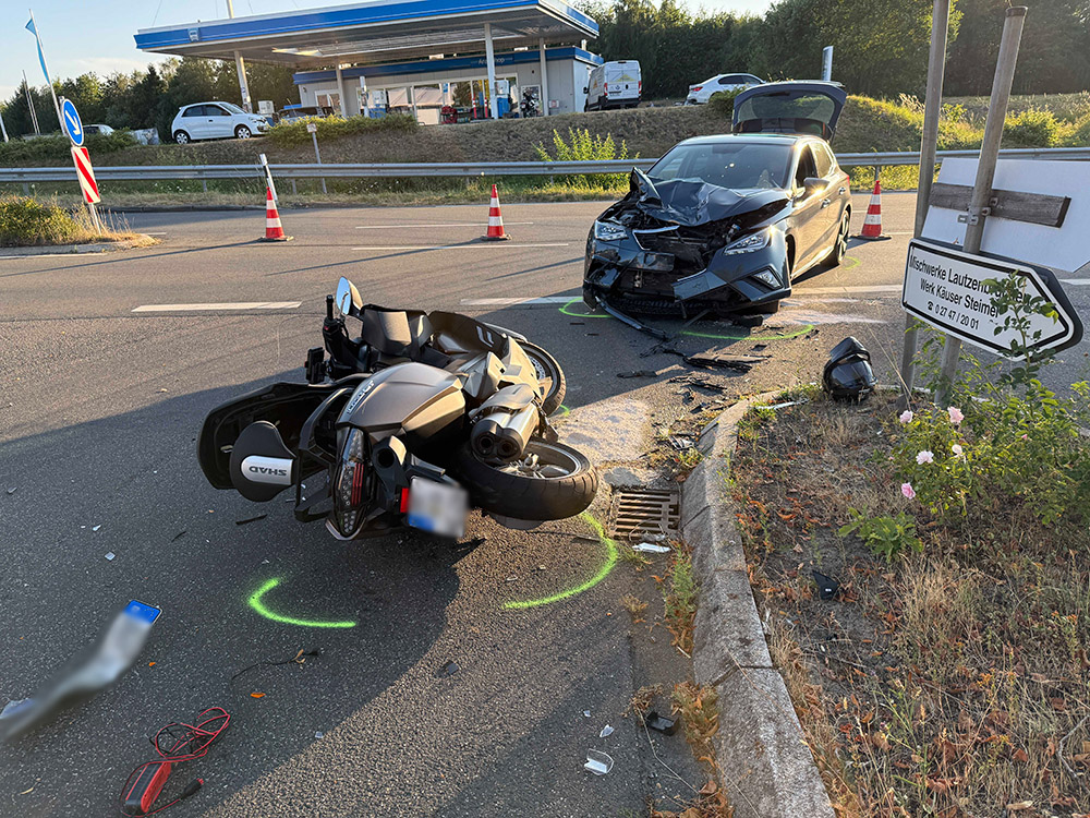 Eilmeldung: Schwerer Verkehrsunfall in Elkenroth: Mehrere Fahrzeuge beteiligt