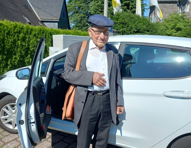 Albert Keller, Pfarrer i.R. wird 90 Jahre alt