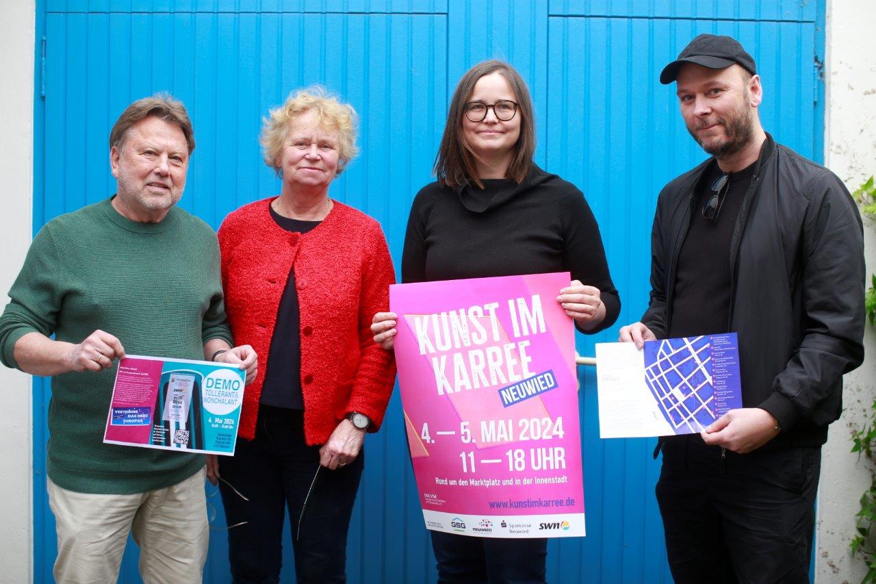 Veranstalter Peter Schwarz vom Neuwieder Bndnis fr Demokratie und Toleranz, Sybille Lenz von der Gruppe 93, Bettina Danne und Elmar Hermann vom Neuen Mittlrheinischen Kunstverein. Foto: Helmi Tischler-Venter