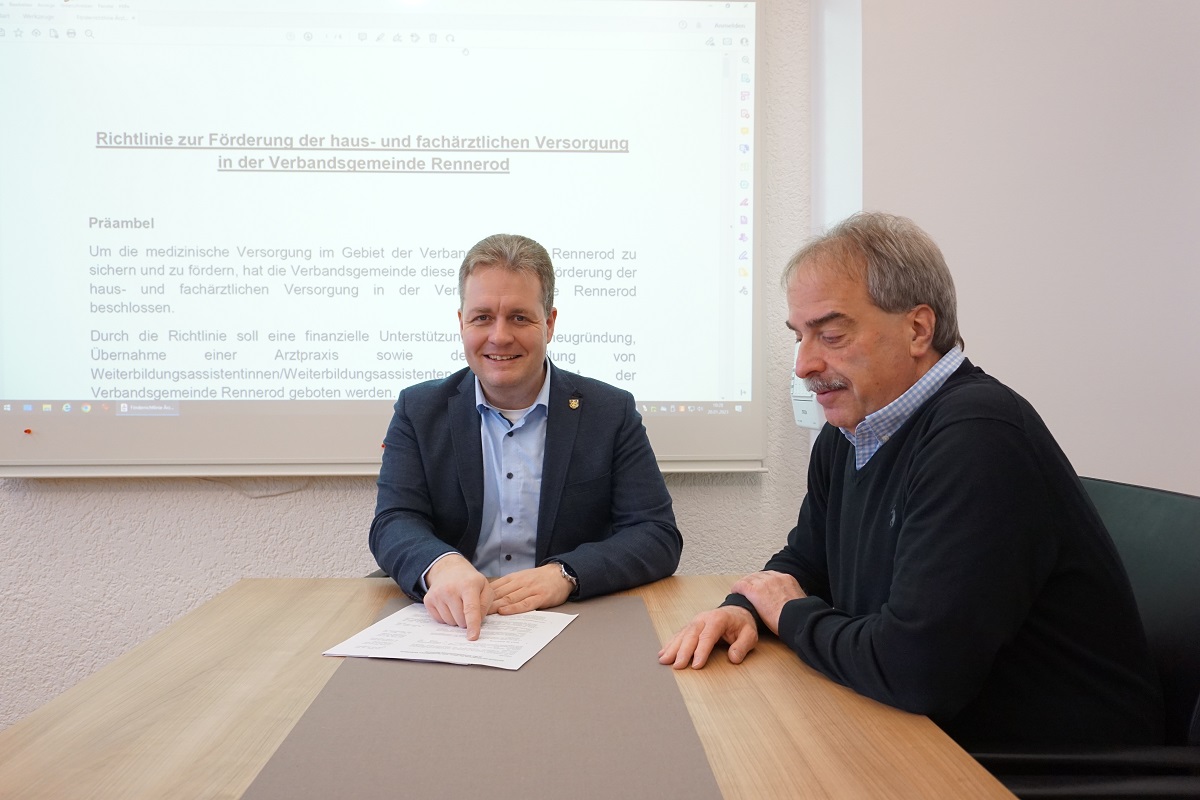 Von links: Brgermeister Gerrit Mller und Broleiter Konrad Groth, in dessen Abteilung das Zukunftsthema rztliche Versorgung in der Verwaltung angesiedelt ist. (Foto: privat)