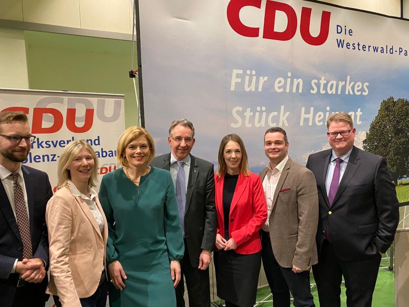 V.l.n.r.: Ulrich Richter-Hopprich (Brgermeister der VG Montabaur), Jenny Gro MdL (stv. Kreisvorsitzende), Bundesministerin Julia Klckner (CDU-Landesvorsitzende und stv. Bundesvorsitzende), Matthias Lammert MdL (CDU-Bezirksvorsitzender), Ellen Demuth MdL (stv. Bezirksvorsitzende), Torsten Welling (stv. Bezirksvorsitzender), Ralf Seekatz MdEP. Foto: CDU 