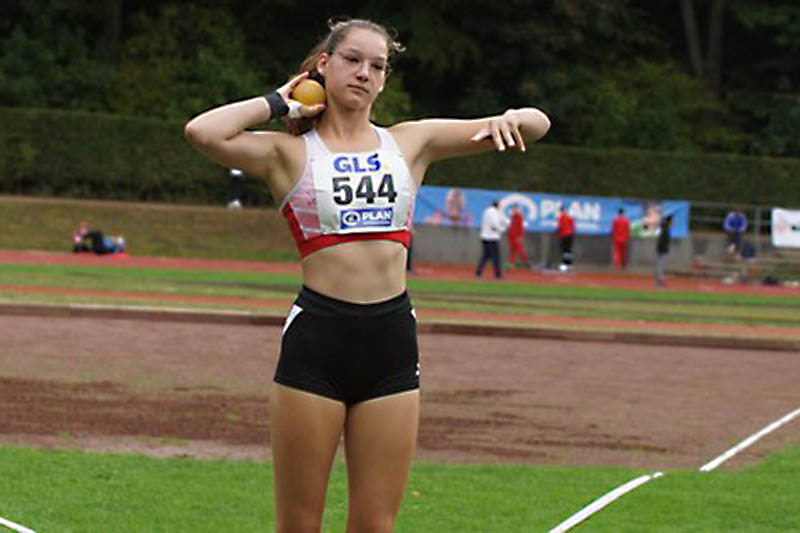 An die Spitze des Feldes schafften es Lena Eichhorn ber 300 Meter (43,20 Sekunden) und Amelie Schmitt (Foto) im Kugelsto mit 11,17 Metern. Foto: LG Rhein-Wied