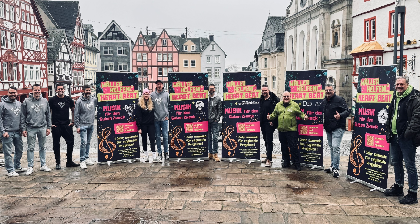 Musikknstler zusammen mit "Wller Helfen" fr Hilfen schwer erkrankter Kinder und ihren Familien in Hachenburg (Foto: Wller Helfen e.V.)