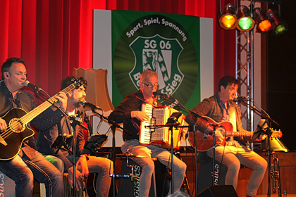 Sorgten fr Super-Stimmung: die Band "@coustics". Foto: Verein