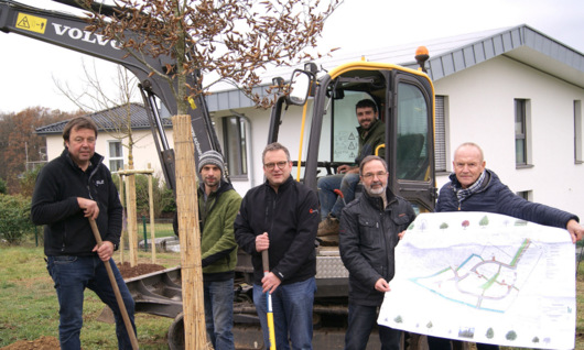 Im Wissener Neubaugebiet Auf den Weiden im Stadtteil Schnstein erfolgt derzeit die Bepflanzung mit heimischen Bumen und Struchern. (Foto: Stadt/Verbandsgemeinde Wissen) 