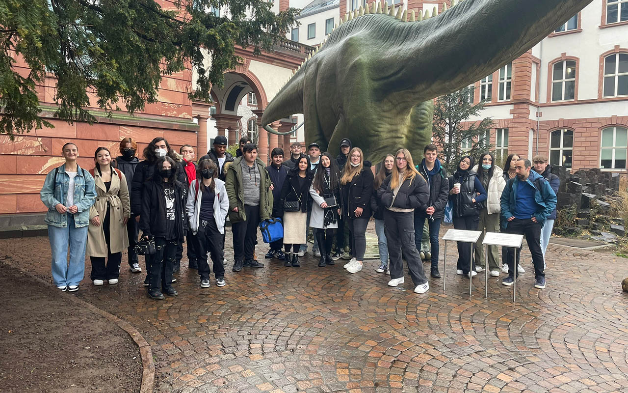 Das Museum mit lebensgroen Repliken beeindruckte die Schler. (Foto: Realschule plus)