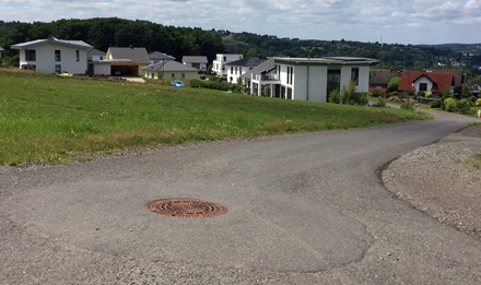 Bauausschuss besichtigt Baugebiet "Auf den Weiden" in Wissen-Schnstein