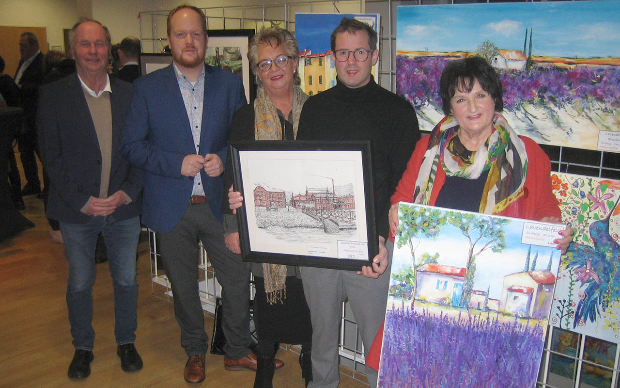 Kunst im Foyer: Tim und Lisa Novak zeigen ihre Werke im Kirchener Rathaus