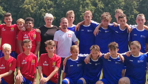 Fuball-Austausch mit Polen: Jugendliche aus dem AK-Land holen den Pokal 