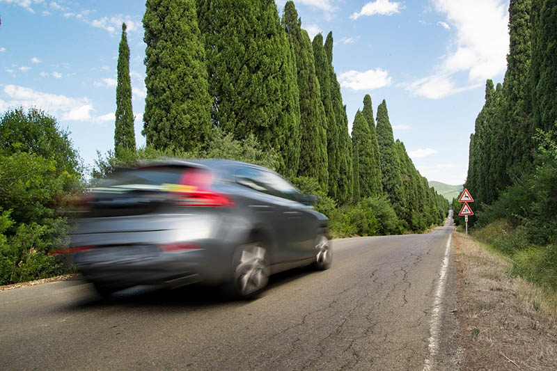 Schnell fahren wird deutlich teurer. Symbolfoto