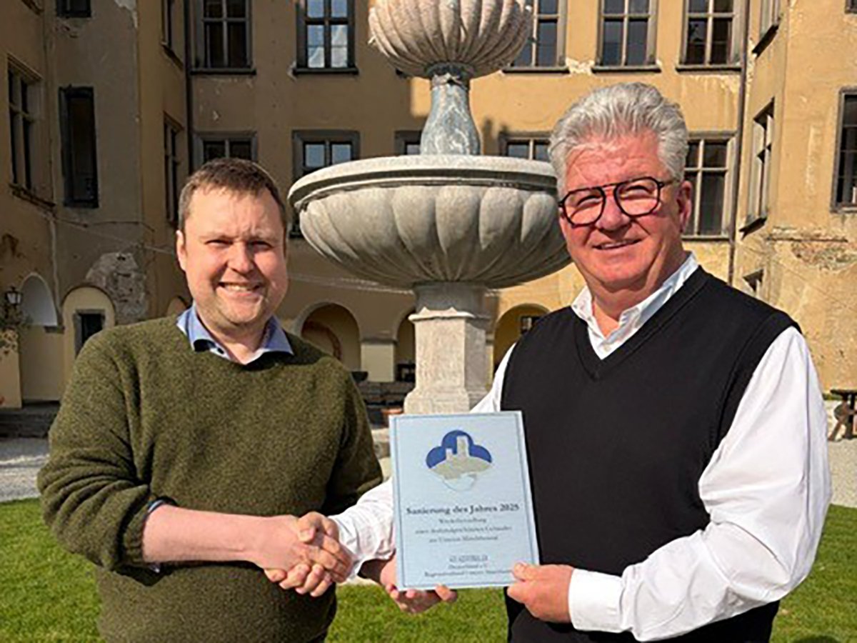 Links Thomas Napp (Verbandsvorsitzender RV Unteres Mittelrheintal) und Christian Runkel (Eigent�mer Schloss Arenfels). Foto: Stadtbild Deutschland e.V./Unteres Mittelrheintal
