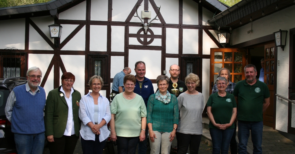 Zur diesjährigen Versammlung konnte der Vorsitzende Karl-Heinz Pitton eine stattliche Anzahl von Delegierten aus beiden Kreisen im Schützenhaus in Maulsbach begrüßen. (Foto: Schützenbezirk 13) 