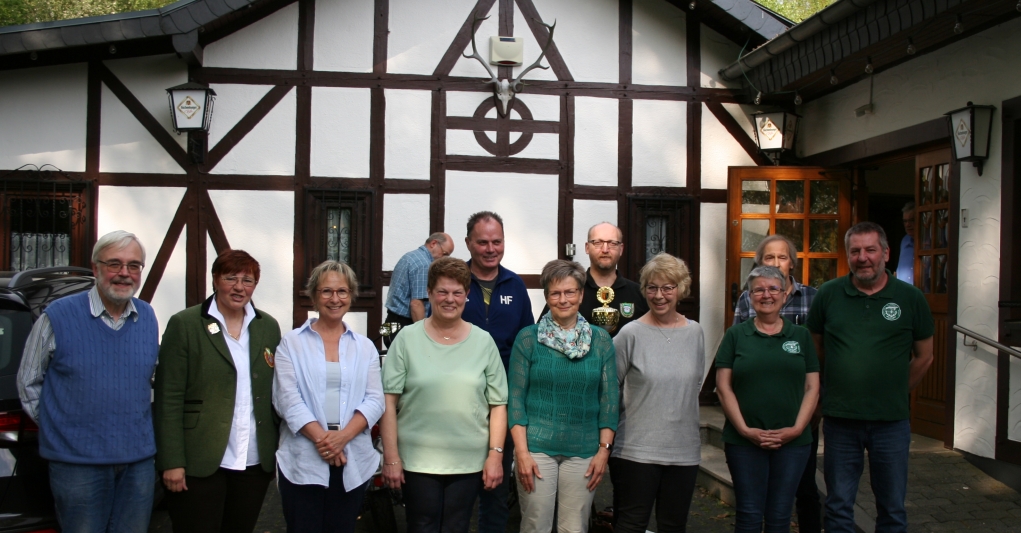 Zur diesjhrigen Versammlung konnte der Vorsitzende Karl-Heinz Pitton eine stattliche Anzahl von Delegierten aus beiden Kreisen im Schtzenhaus in Maulsbach begren. (Foto: Schtzenbezirk 13) 