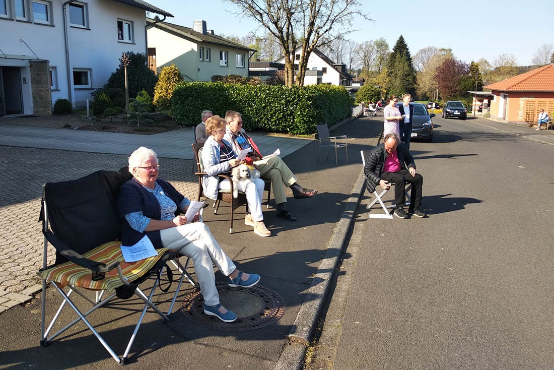 Freiluftgottesdienst in der Lessingstrae von Hachenburg