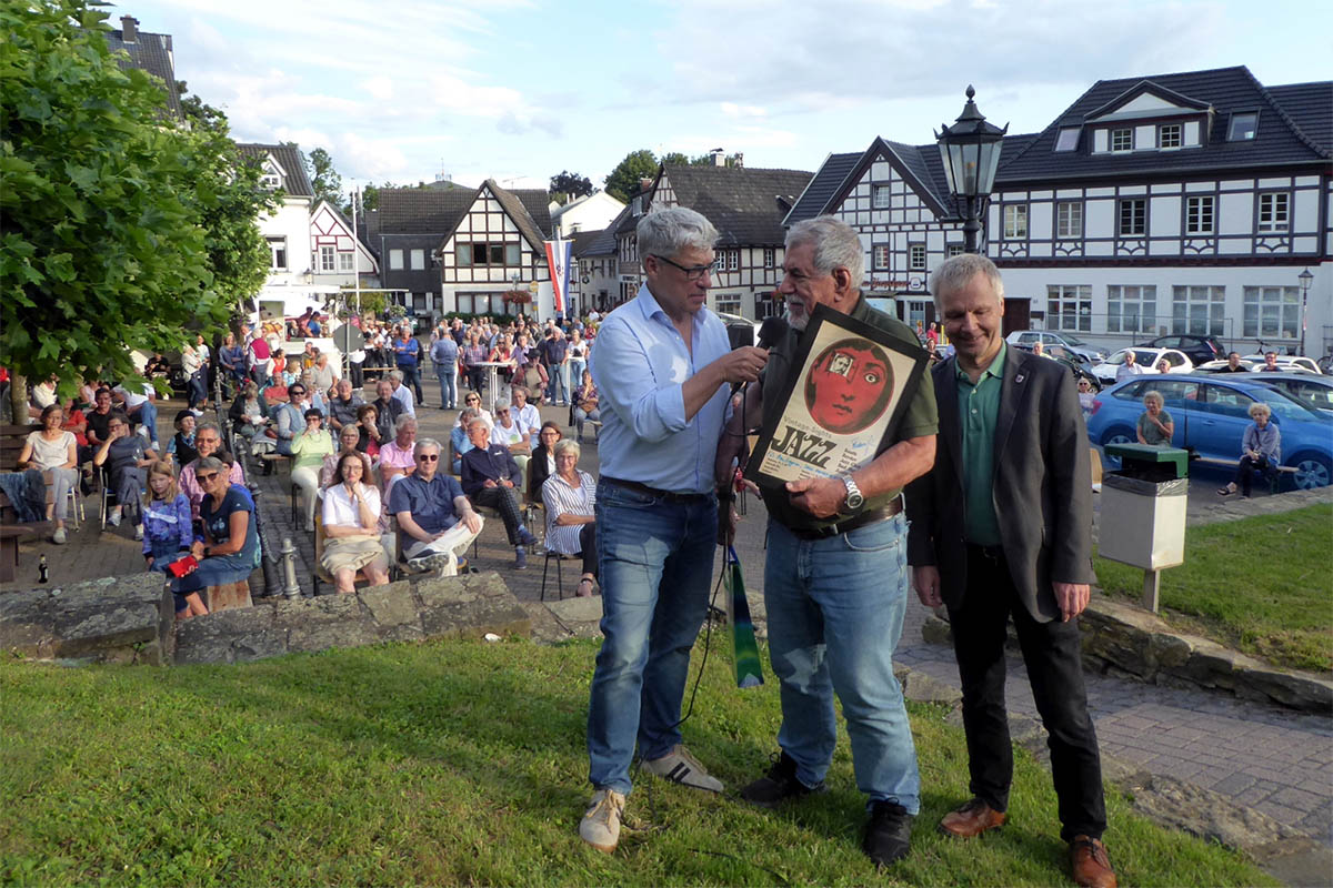 Brgermeister Neuhoff ehrte Bad Honnefer Clublegende Hans Leggewie